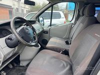 Usata Opel Vivaro 120 CV (88 kW) 2007 Grigio Monovolume