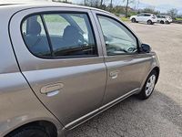 Usata Toyota Yaris Sol 65 CV (47 kW) 2003 Grigio Berlina