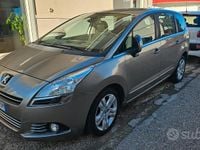 Usata Peugeot 5008 Family 112 CV (82 kW) 2011 Marrone Monovolume
