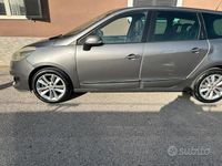 Usata Renault Grand Scénic 105 CV (77 kW) 2012 Grigio Monovolume