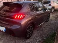 Usata Peugeot 208 Allure 101 CV (74 kW) 2023 Grigio Utilitaria