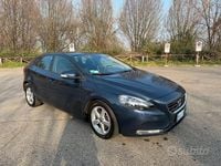 Usata Volvo V40 Momentum 115 CV (84 kW) 2014 Blu Berlina