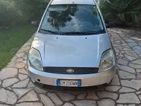 Usata Ford Fiesta Ghia 68 CV (50 kW) 2004 Grigio Utilitaria