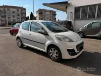 Usata Peugeot 107 Urban Move 68 CV (50 kW) 2012 Bianco Utilitaria