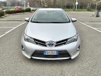 Usata Toyota Auris Hybrid 99 CV (72 kW) 2014 Grigio Berlina