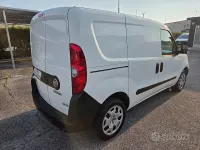 Usata Fiat Doblò Lounge 120 CV (88 kW) 2021 Bianco Monovolume