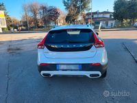 Usata Volvo V40 120 CV (88 kW) 2017 Bianco Berlina