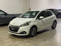 Usata Peugeot 208 Active 75 CV (55 kW) 2015 Bianco Utilitaria