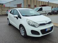 Usata Kia Rio EX 86 CV (63 kW) 2013 Bianco Berlina