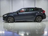 Usata Volvo V40 Business Edition 120 CV (88 kW) 2019 Blu metallizzato Berlina