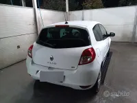 Usado Renault Clio II 75 CV (55 kW) 2011 Blanco Berlina