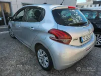 Usata Peugeot 208 Active 75 CV (55 kW) 2018 Grigio Utilitaria