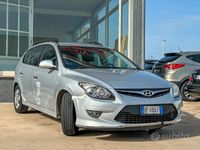 Usata Hyundai i30 Comfort 109 CV (80 kW) 2011 Argento Station wagon