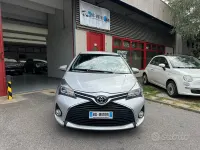 Usata Toyota Yaris Lounge 99 CV (72 kW) 2016 Grigio Berlina