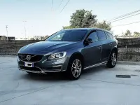 Usata Volvo V60 190 CV (139 kW) 2016 Nero Station wagon