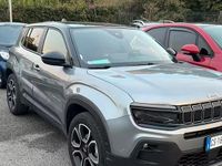 Käytetty Jeep Avenger Summit 101 HP (74 kW) 2023 Harmaa Katumaasturi