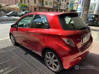 Usata Toyota Yaris Lounge+ 99 CV (72 kW) 2012 Rosso Utilitaria