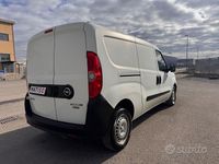 Usata Opel Combo 120 CV (88 kW) 2016 Bianco Monovolume