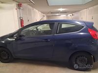 Usata Ford Fiesta 100 CV (73 kW) 2016 Blu Berlina
