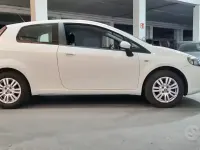 Usata Fiat Punto Lounge 69 CV (50 kW) 2014 Bianco Utilitaria