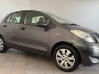 Usata Toyota Yaris Luxury 69 CV (50 kW) 2009 Grigio Utilitaria