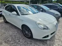 Usata Alfa Romeo Giulietta Distinctive 120 CV (88 kW) 2012 Bianco pastello Utilitaria