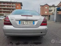 Usata Mercedes E270 Avantgarde 177 CV (130 kW) 2002 Grigio Berlina