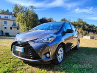Usata Toyota Yaris Hybrid Active 73 CV (53 kW) 2018 Grigio Utilitaria