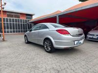 Usata Opel Astra Cabriolet Cosmo 140 CV (102 kW) 2006 Argento Cabrio