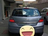 Usata Opel Astra Enjoy 101 CV (74 kW) 2007 Grigio Berlina