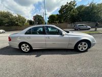 Begagnad Mercedes E320 Avantgarde 224 HK (164 kW) 2002 Silver Sedan