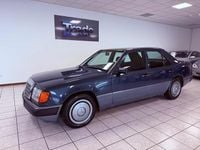 Usata Mercedes E220 150 CV (110 kW) 1993 Blu Berlina