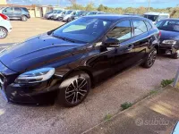 Usata Volvo V40 Plus 120 CV (88 kW) 2019 Nero Berlina