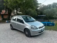 Usata Toyota Yaris 68 CV (50 kW) 2001 Grigio Berlina