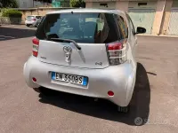 Usata Toyota iQ 68 CV (50 kW) 2012 Grigio Utilitaria
