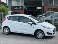 Usata Ford Fiesta 60 CV (44 kW) 2015 Bianco Utilitaria