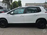Usata Peugeot 2008 Active 99 CV (72 kW) 2017 Bianco SUV