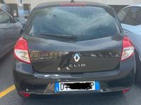 Usado Renault Clio II Dynamique 82 CV (60 kW) 2009 Negro Berlina