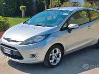 Usata Ford Fiesta 82 CV (60 kW) 2012 Grigio Coupé