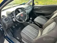 Usata Fiat Grande Punto 69 CV (50 kW) 2011 Bluazzurro Utilitaria