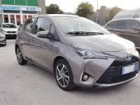 Usata Toyota Yaris Hybrid Business Edition 73 CV (53 kW) 2017 Grigio Berlina