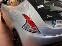 Usata Lancia Ypsilon Silver 69 CV (50 kW) 2021 Argento Utilitaria