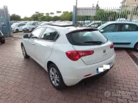 Usata Alfa Romeo Giulietta 105 CV (77 kW) 2011 Bianco Utilitaria