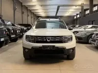 Usata Dacia Duster Lauréate 114 CV (83 kW) 2015 Bianco pastello SUV