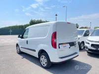 Usata Fiat Doblò 90 CV (66 kW) 2022 Bianco Monovolume