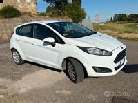 Usata Ford Fiesta 80 CV (58 kW) 2014 Bianco Utilitaria