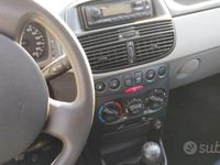 Usata Fiat Punto 60 CV (44 kW) 2002 Rosso Utilitaria