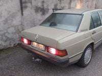 Usata Mercedes 190 122 CV (89 kW) 1983 Verde Berlina
