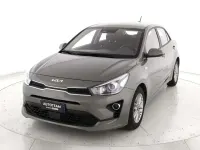 Usata Kia Rio Comfort 82 CV (60 kW) 2022 Verde oliva Berlina