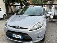 Usata Ford Fiesta Business Edition 97 CV (71 kW) 2012 Argento Berlina